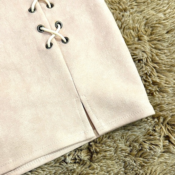 Chic Lace-Up Skirt in Soft Cream - Picture 4 of 9